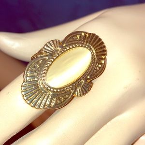Costume ring clear stone with gold band
